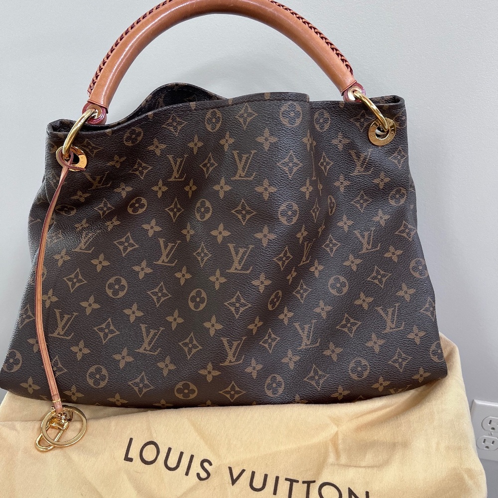 Luis Vuitton Artsy MM